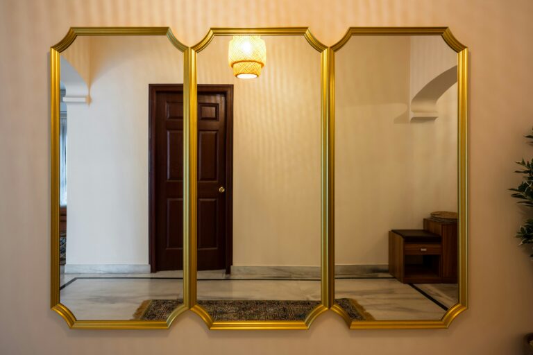 Using Mirrors to Improve Small Space Design